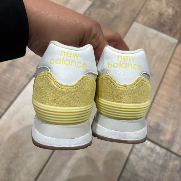 NEW BALANCE WMNS 574. Yellow 'LEMON HAZE' Size 6 - Picture 5 of 7